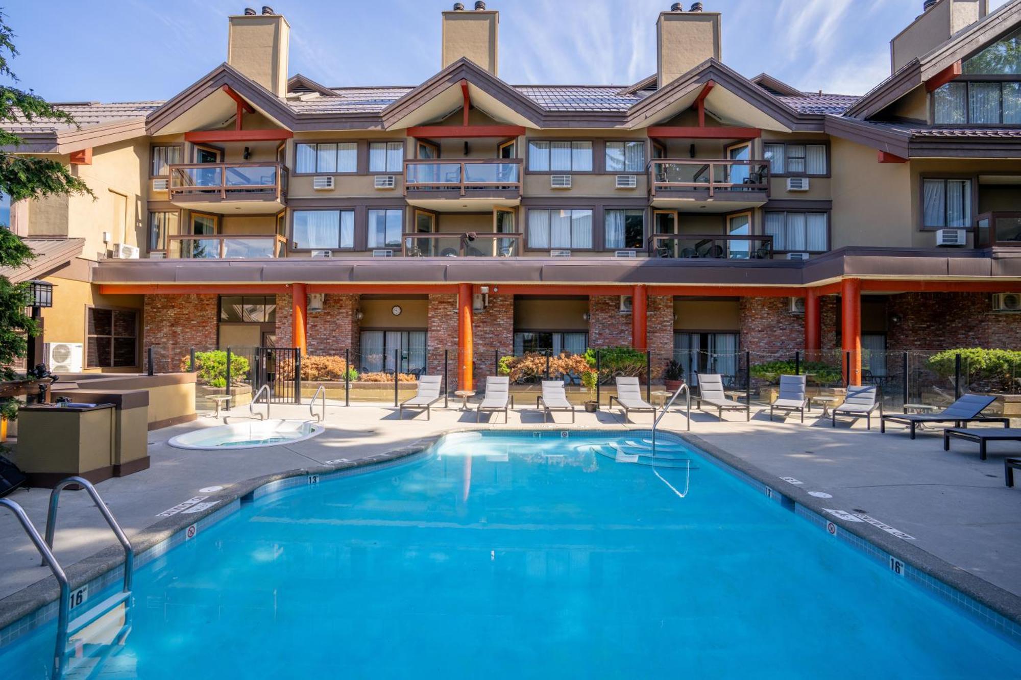 Whistler Village Inn & Suites Exterior foto