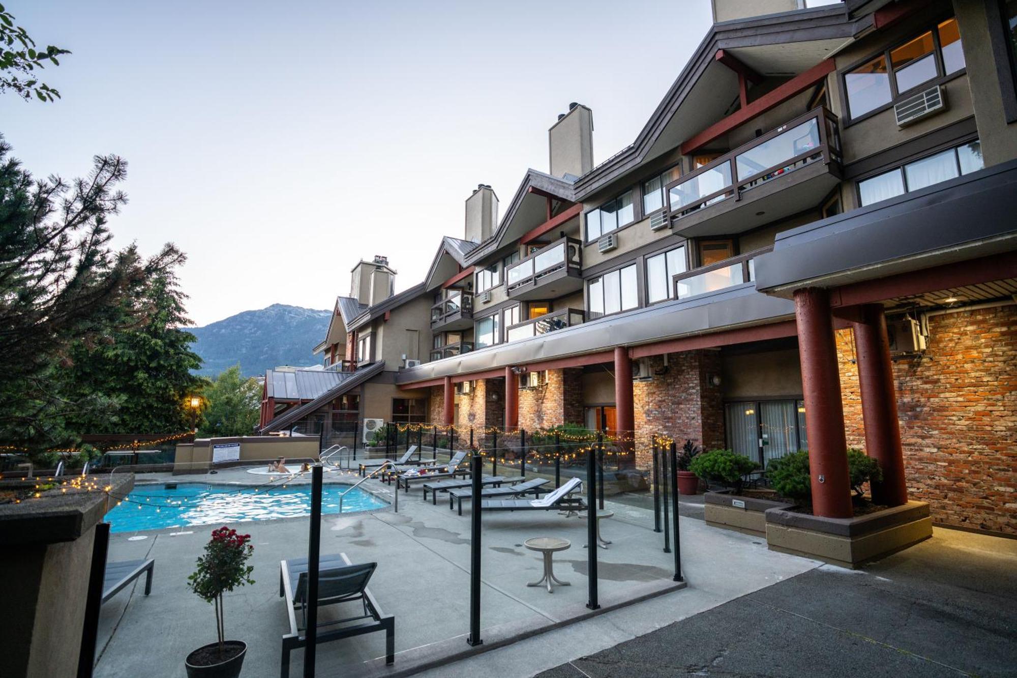 Whistler Village Inn & Suites Exterior foto