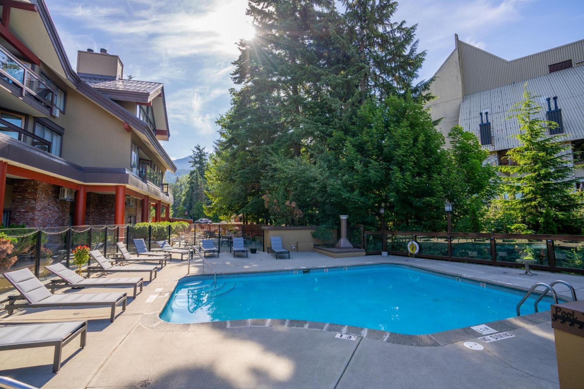 Whistler Village Inn & Suites Exterior foto