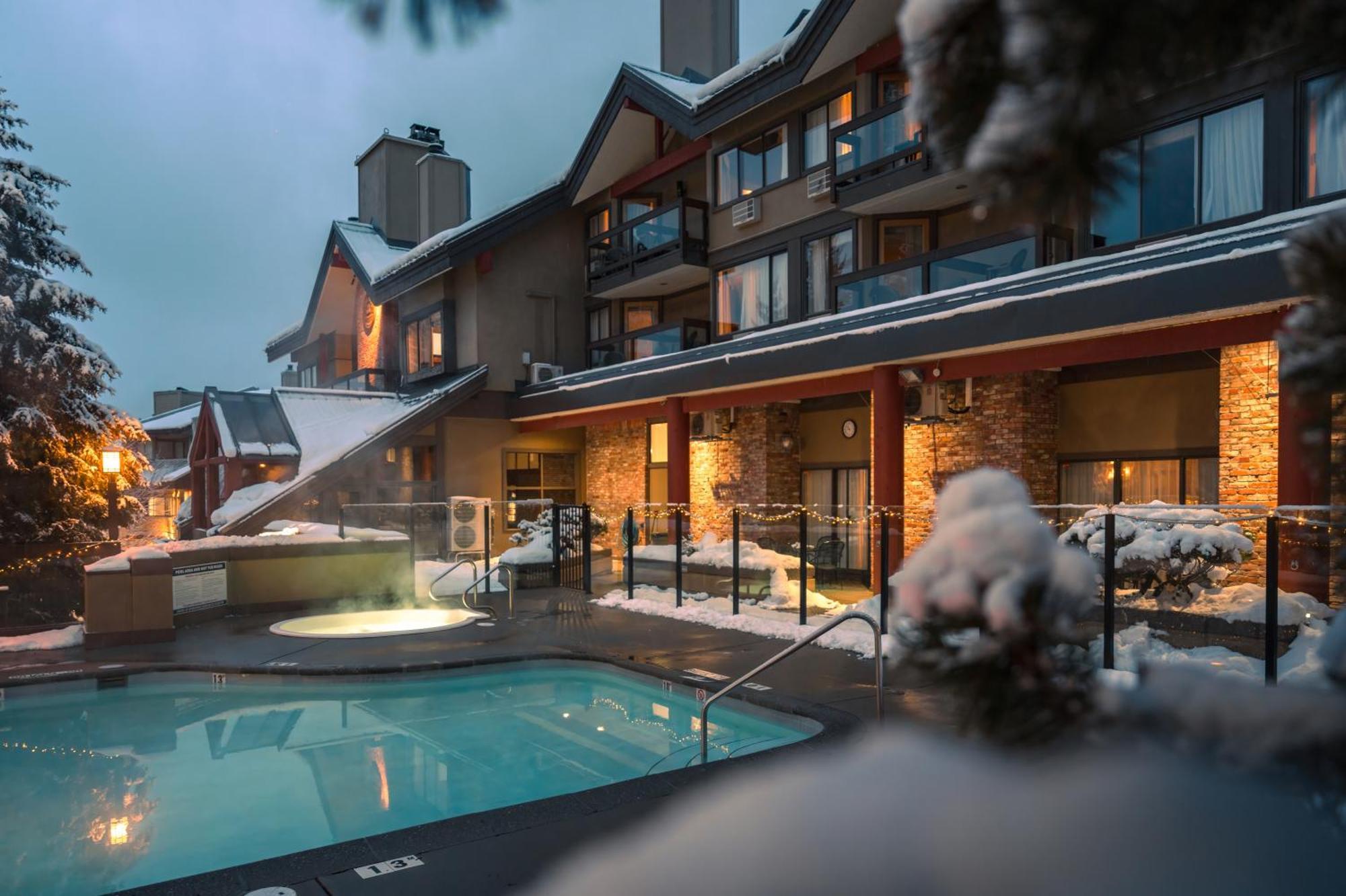 Whistler Village Inn & Suites Exterior foto